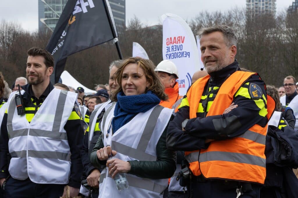 demonstratie-politie-Nine-Kooiman-voorzitter-nederlandse-politiebond-scaled